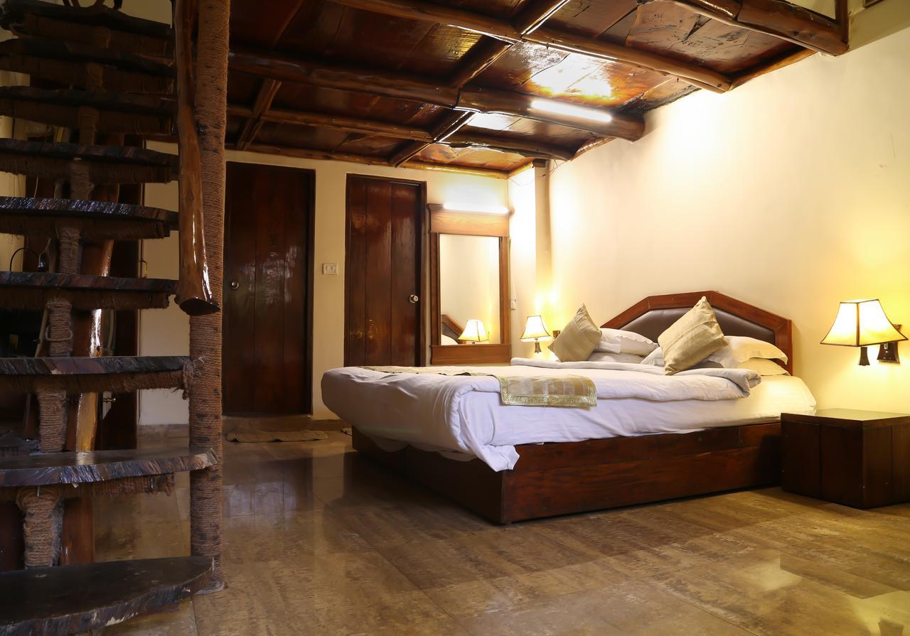 Ravine Hotel Панчгани Екстериор снимка