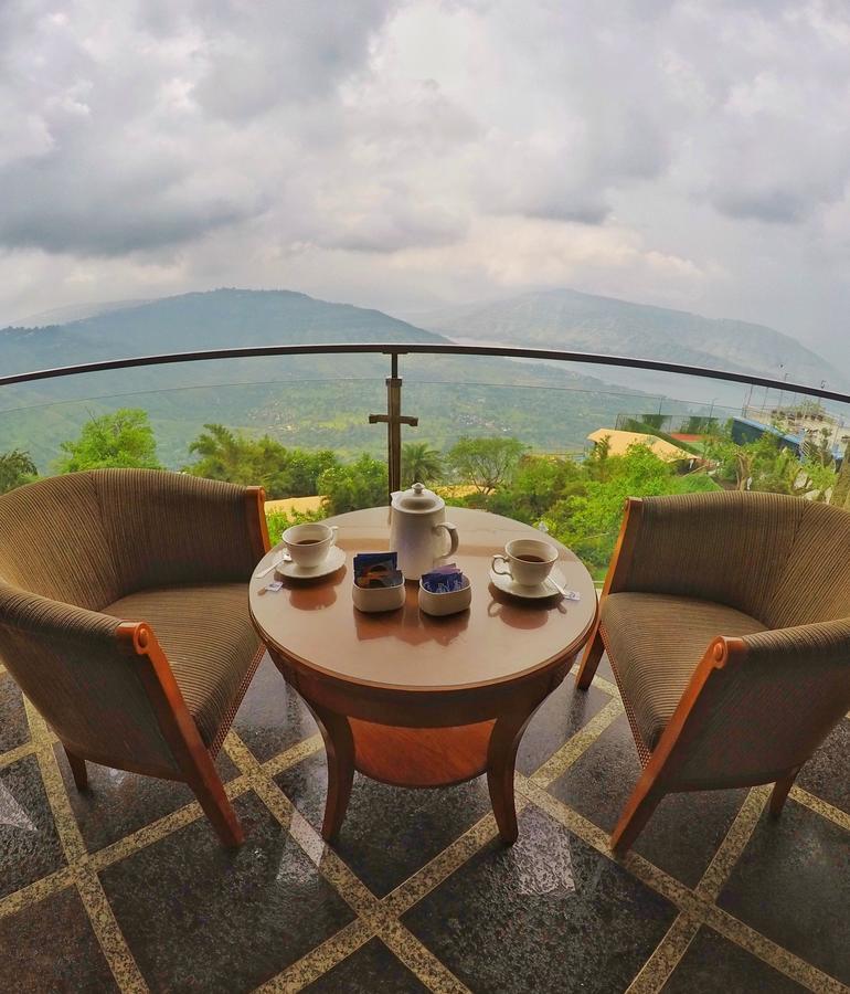 Ravine Hotel Панчгани Екстериор снимка