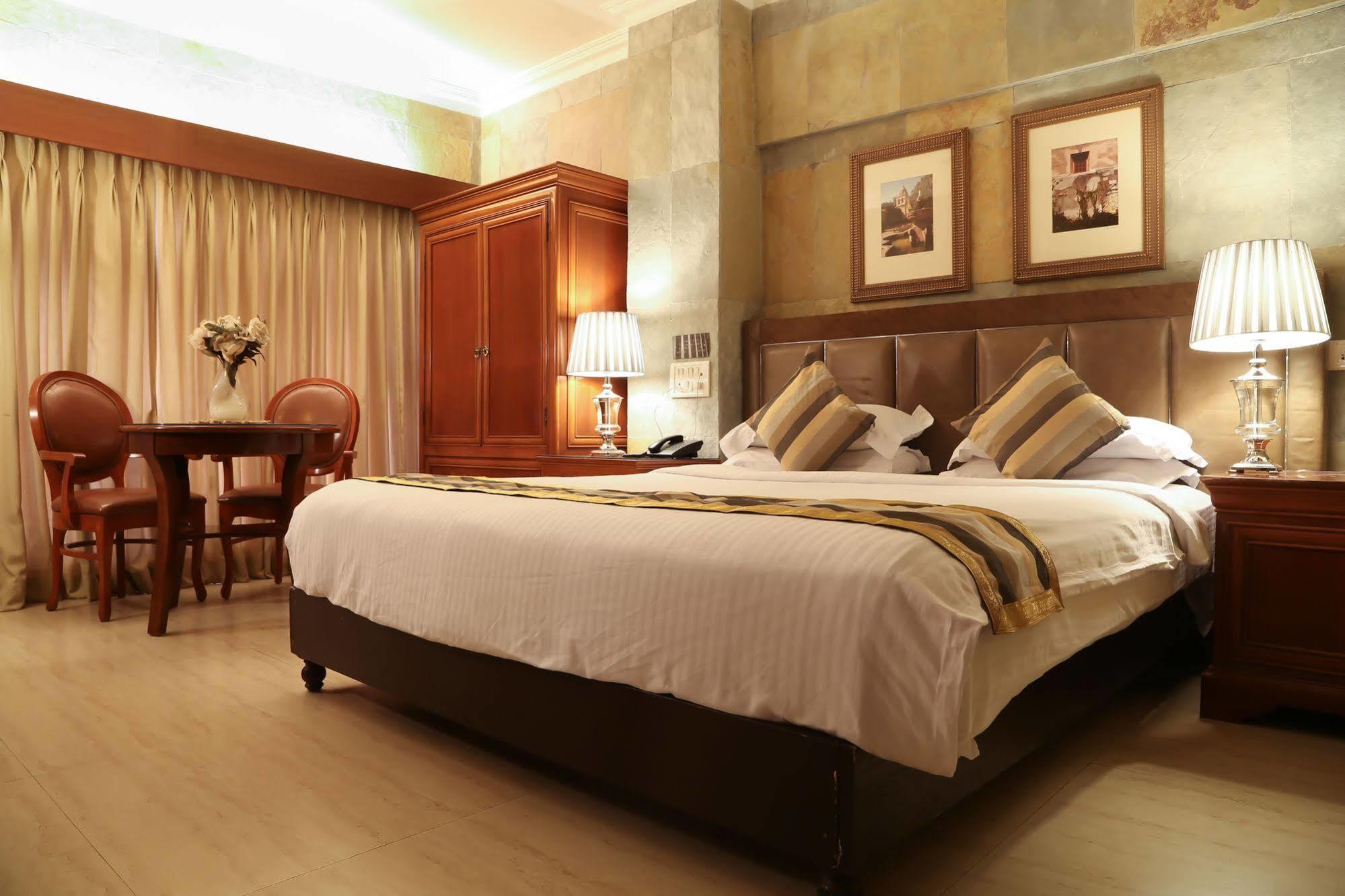 Ravine Hotel Панчгани Екстериор снимка