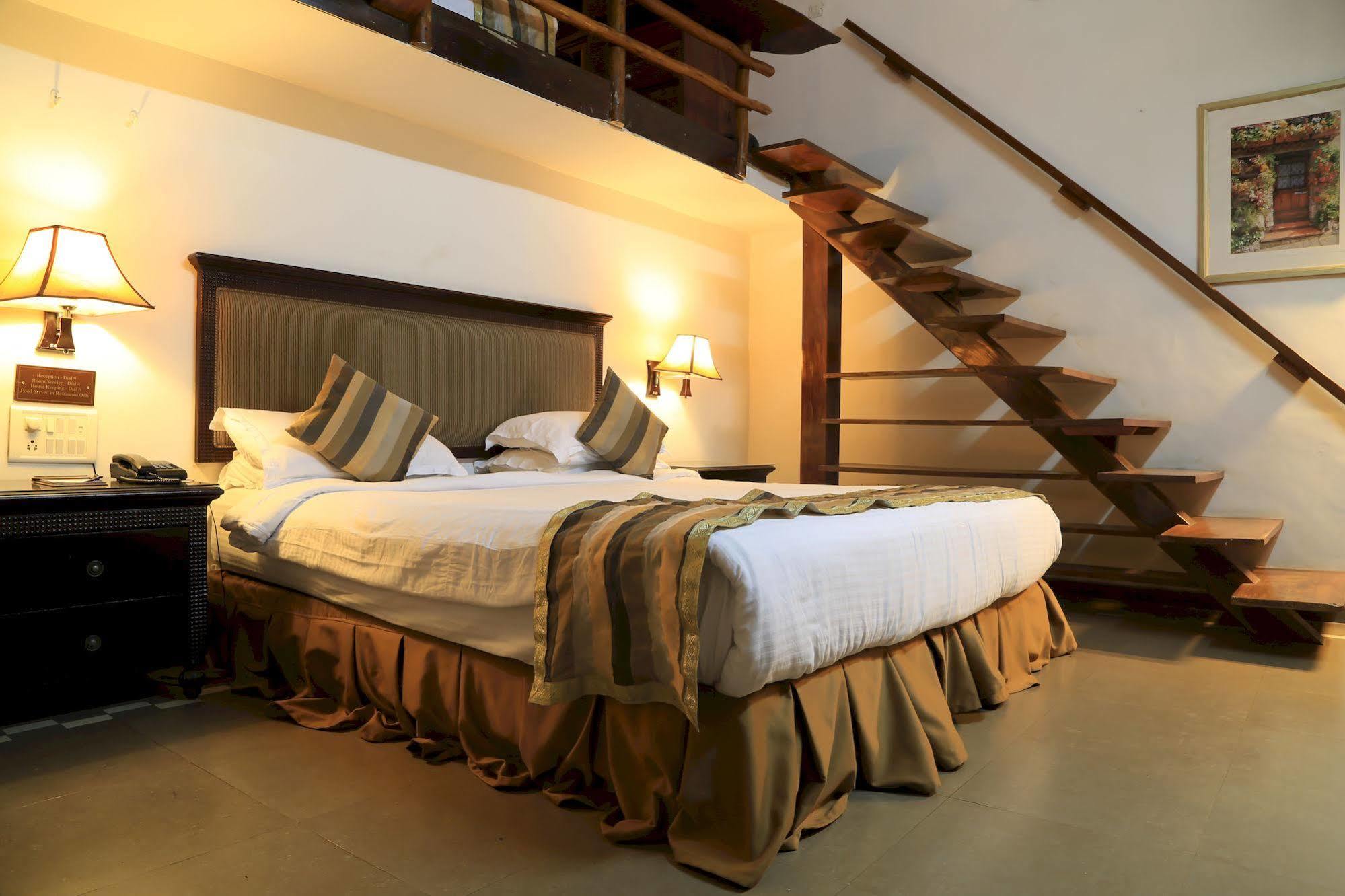 Ravine Hotel Панчгани Екстериор снимка