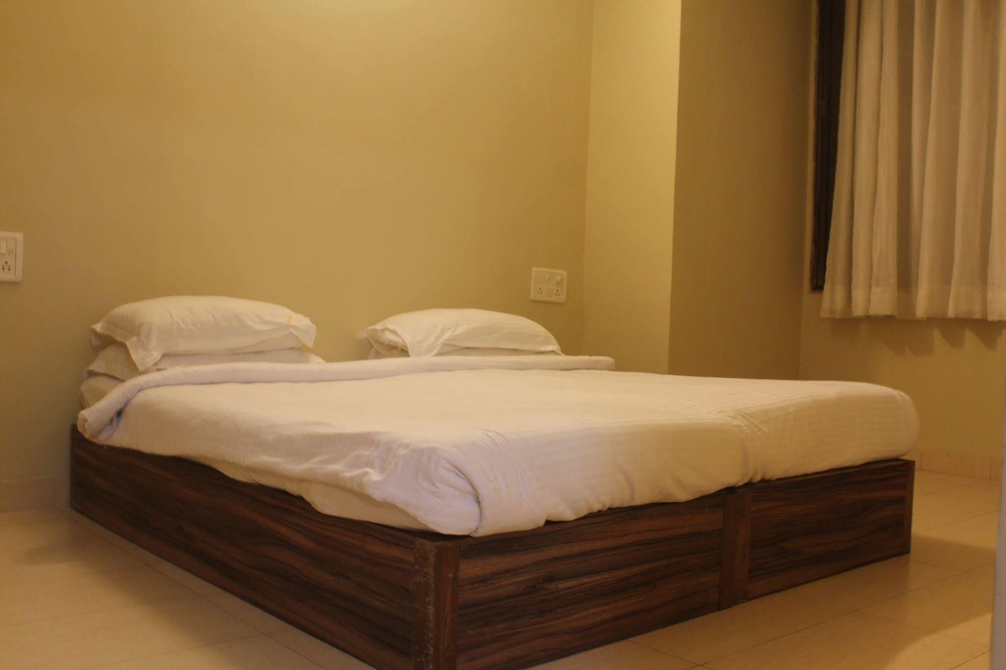 Ravine Hotel Панчгани Екстериор снимка